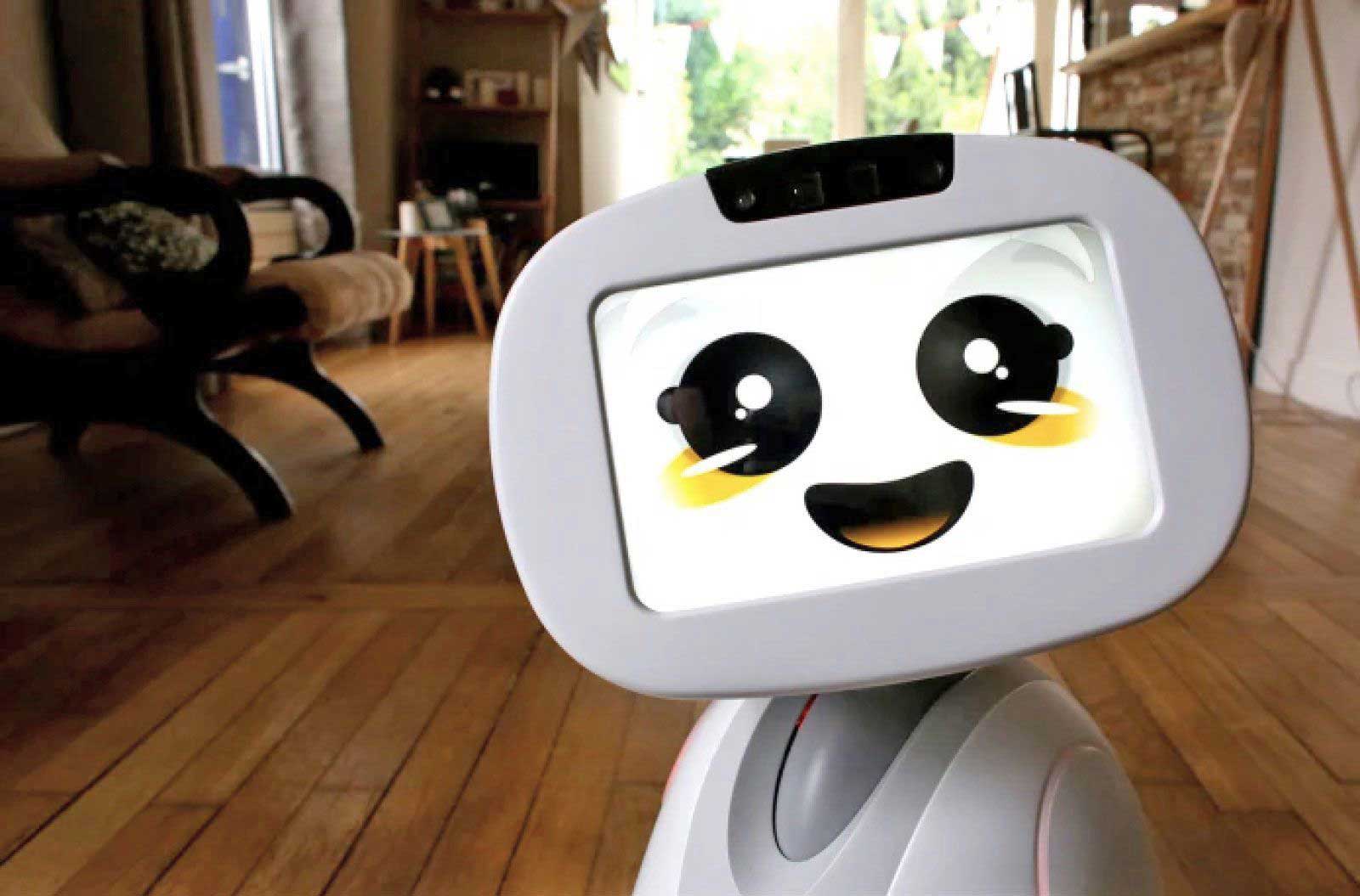 Robot 2025 with glasses