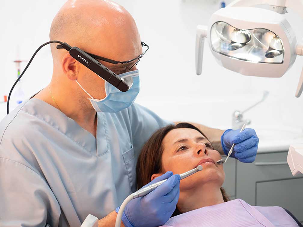 Powering the Dentists of Tomorrow with Smart Glasses Vuzix